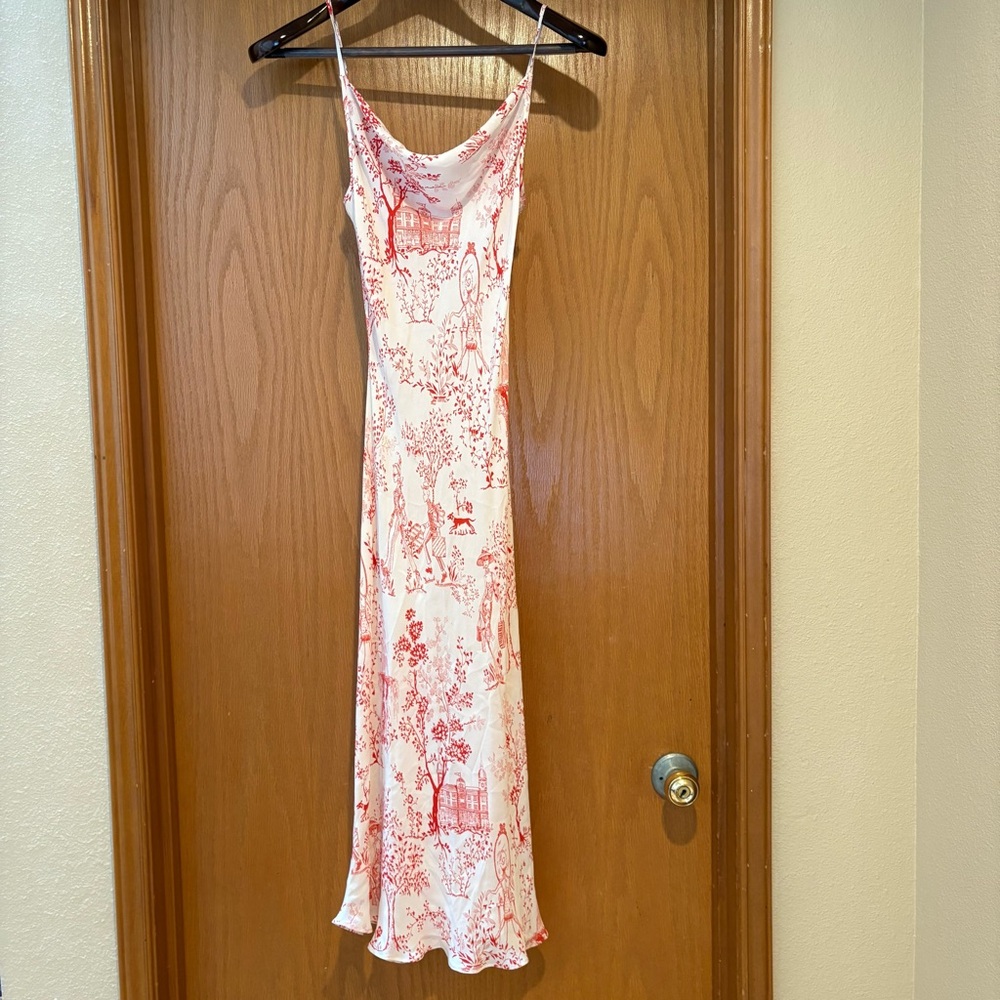 Diane Von Furstenberg 100% silk Elegant Red and White Floral Midi Dress, size 2